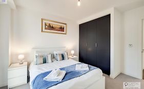 Deluxe One Bed Apartment By London Excel